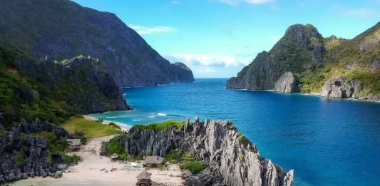 10 Amazing Island-Hopping Destinations in the Philippines