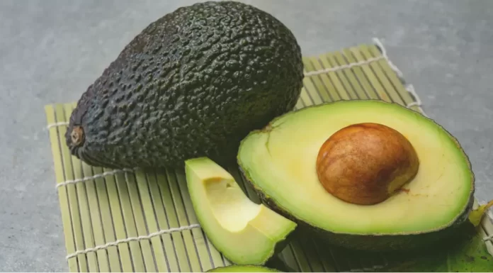 A plate with slices of avocado showcases its rich green color and smooth, creamy texture.