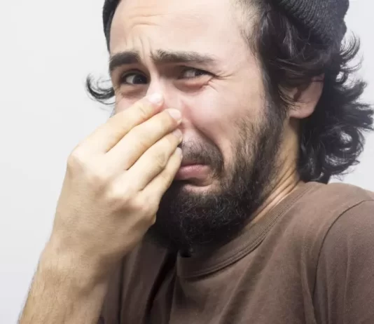 A powerful sneeze unveils the fascinating health benefits hidden within the sudden burst.