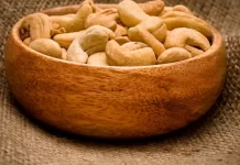 Close-up of cashew nuts, a nutritious snack with heart-healthy fats, protein, and essential nutrients, contributing to overall well-being.