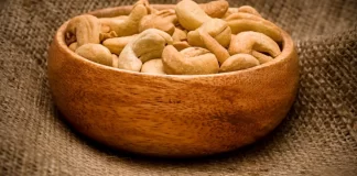 Close-up of cashew nuts, a nutritious snack with heart-healthy fats, protein, and essential nutrients, contributing to overall well-being.