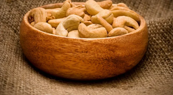 Close-up of cashew nuts, a nutritious snack with heart-healthy fats, protein, and essential nutrients, contributing to overall well-being.