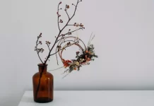 Experience the timeless beauty of Japanese traditional art through an Ikebana arrangement featuring vibrant flowers.