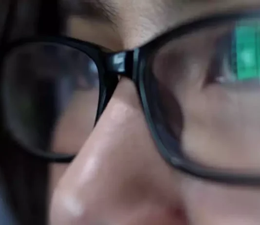 An illustration depicting a clear vision concept, emphasizing the importance of recognizing and addressing early warning signs of blurry vision for optimal eye health.